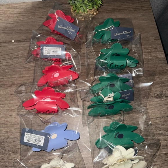 12 clics of Universal Thread Floral Hair Clips - Red, Green, Cream - Picture 2 of 3